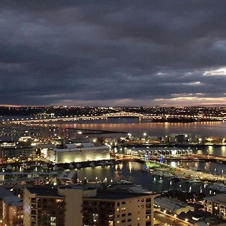 Magnificent Harbour View Skytower View Apartment In Cbd Окленд Экстерьер фото