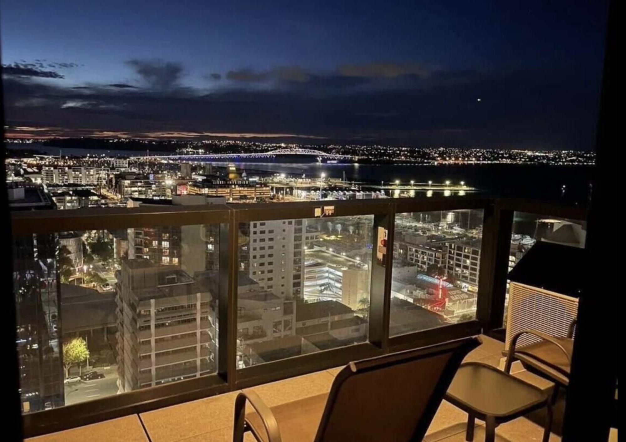 Magnificent Harbour View Skytower View Apartment In Cbd Окленд Экстерьер фото
