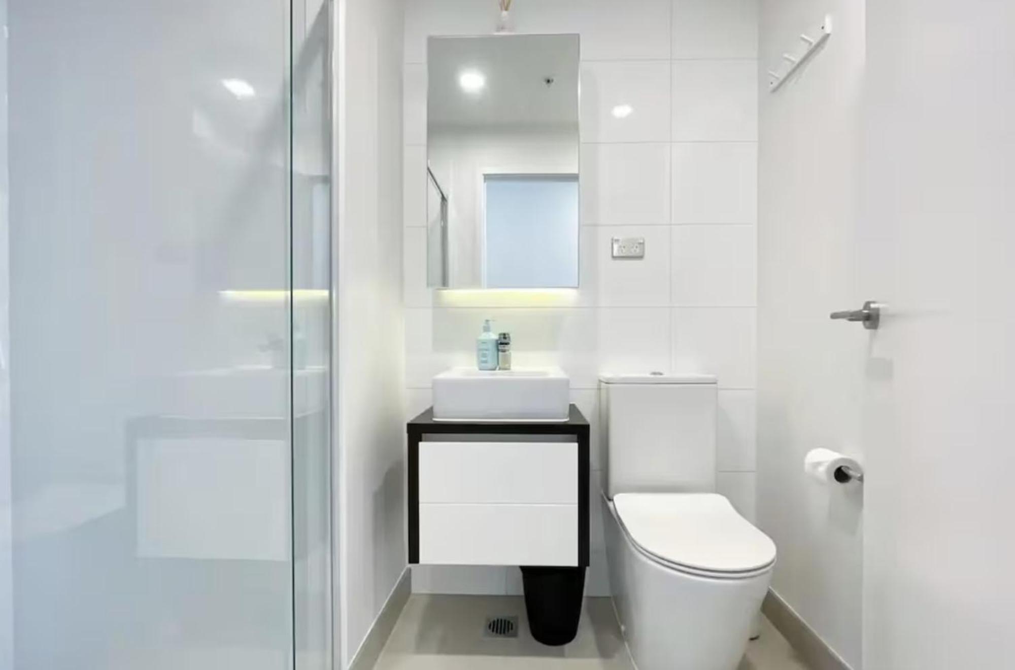 Magnificent Harbour View Skytower View Apartment In Cbd Окленд Экстерьер фото
