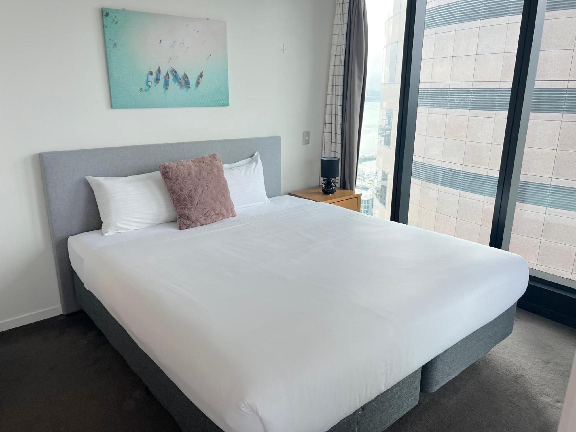 Magnificent Harbour View Skytower View Apartment In Cbd Окленд Экстерьер фото