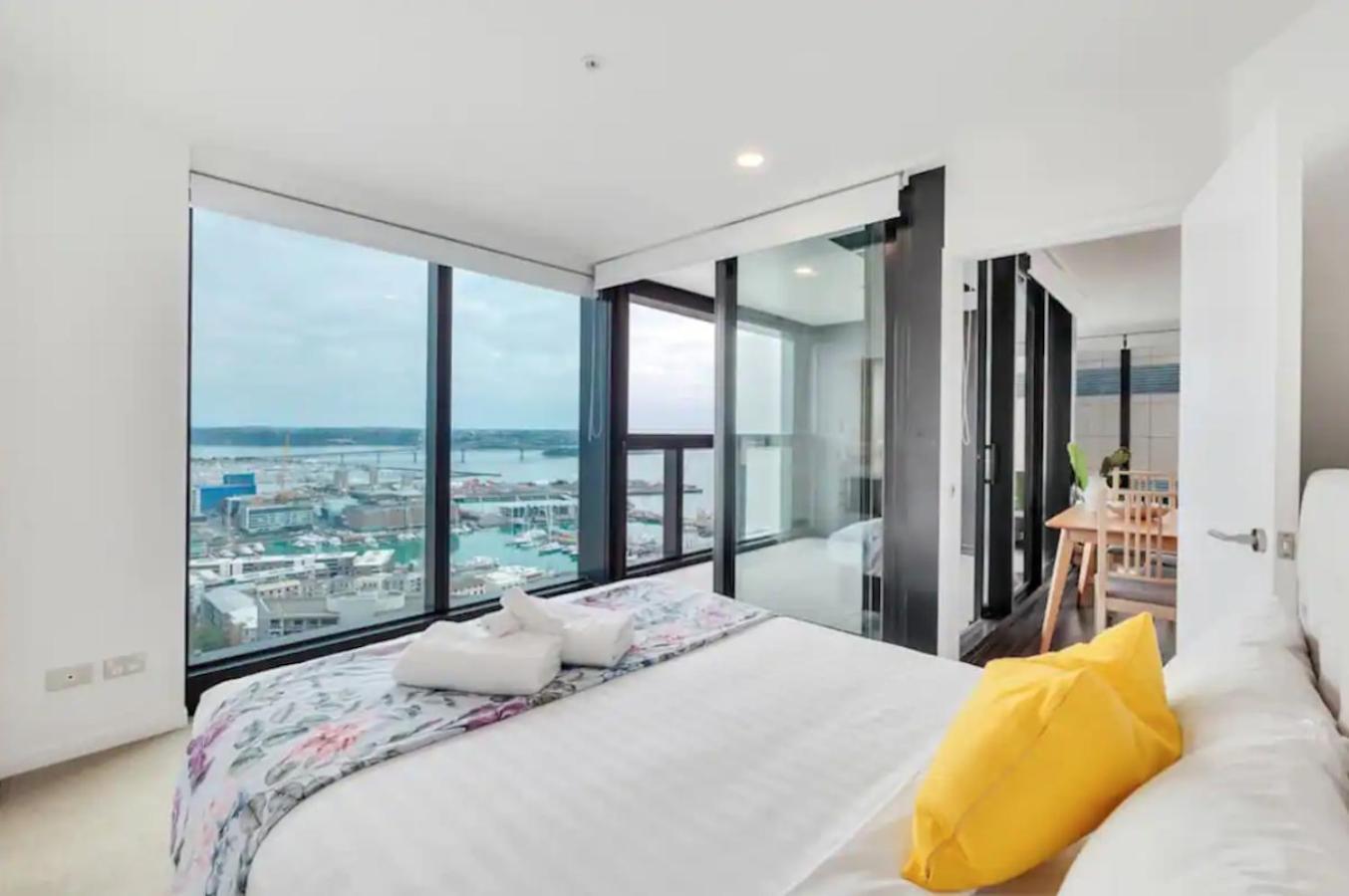 Magnificent Harbour View Skytower View Apartment In Cbd Окленд Экстерьер фото
