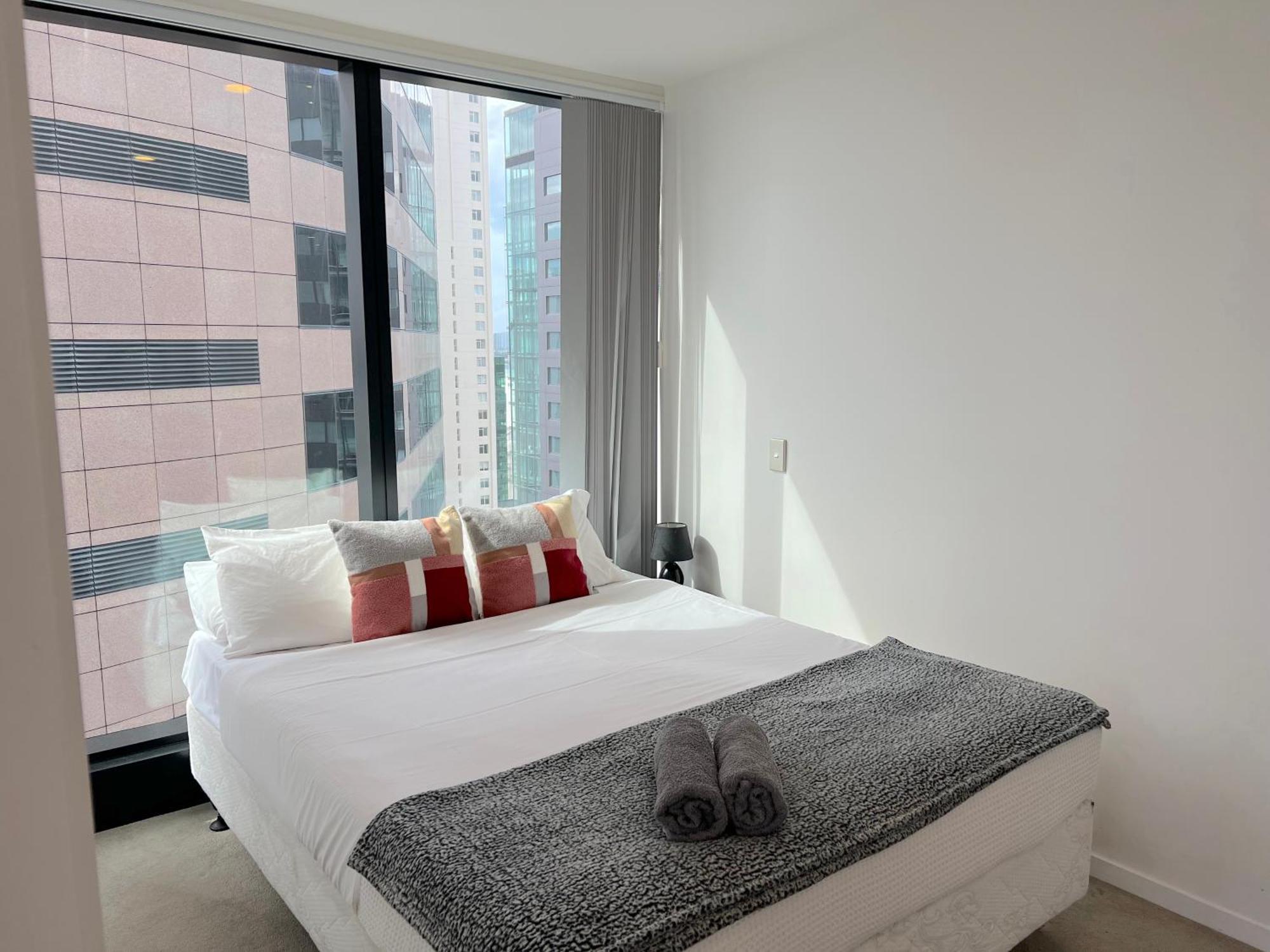Magnificent Harbour View Skytower View Apartment In Cbd Окленд Экстерьер фото
